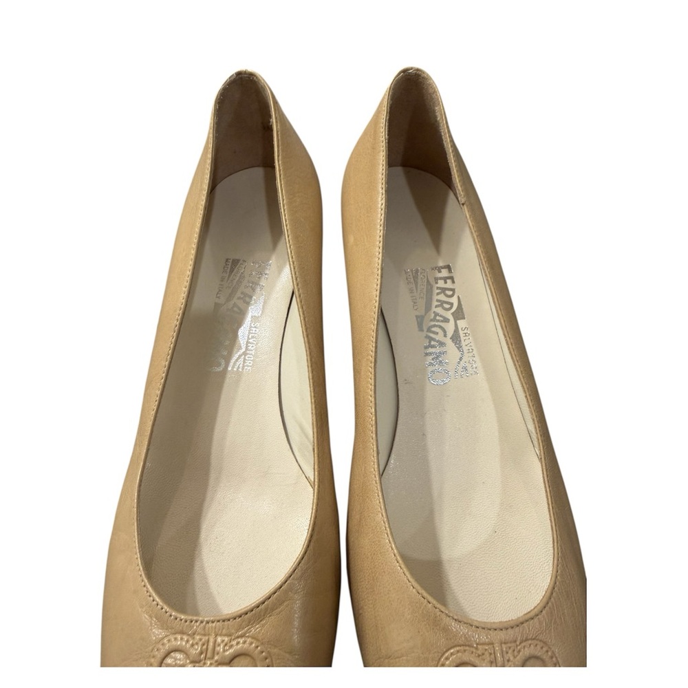 Salvatore Ferragamo Beige and Black Pointed Toe Heels - Picture 6 of 12